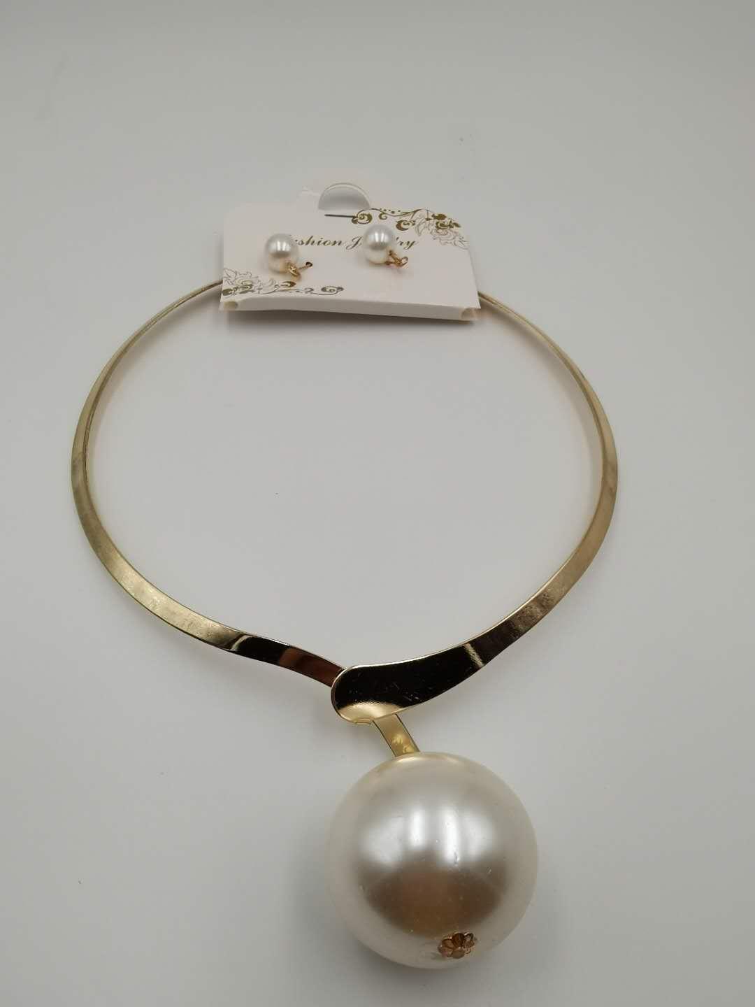 欧美时尚大牌珍珠项圈