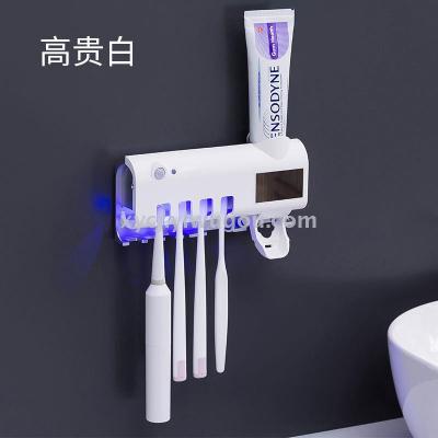 Ultraviolet rays sterilize the toothbrush holder