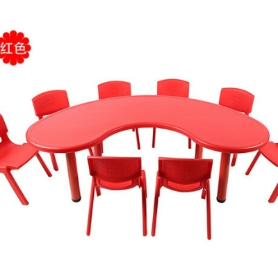 The Children 's plastic moon table can be raised or lowered moon curved table Children learning desks and chairs