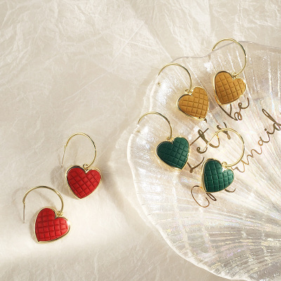 2020 New Trendy Love Autumn and Winter Earrings Korean Fashion Earrings Circle All-Match Peach Heart Female Online Influencer Earrings Wholesale