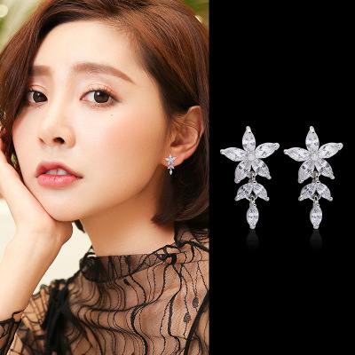 Artificial Zircon Flower Ear Studs Small Clear Pure White Diamond Five Horse Eye Ear Studs Factory Direct Sales Quantity Discount