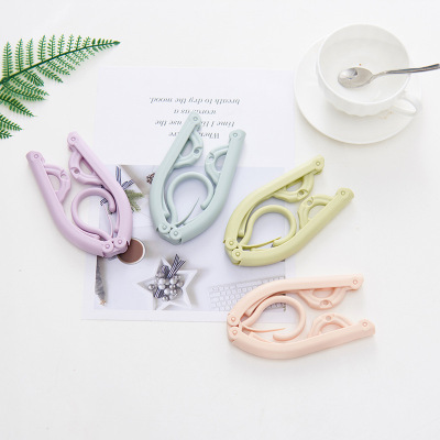 Multifunctional Windproof Travel Hangers sold by manufacturers Plastic Children's folding Clip Hangers Gift Hangers
