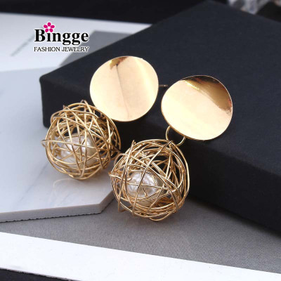 Geometric designs Of European and American Designer Vintage with simple round hollow-out Pearl Stud Accessories