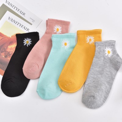 Spring and summer women's boat socks fashion small Daisy socks candy color women's socks low top shallow mouth invisible socks manufacturers wholesale