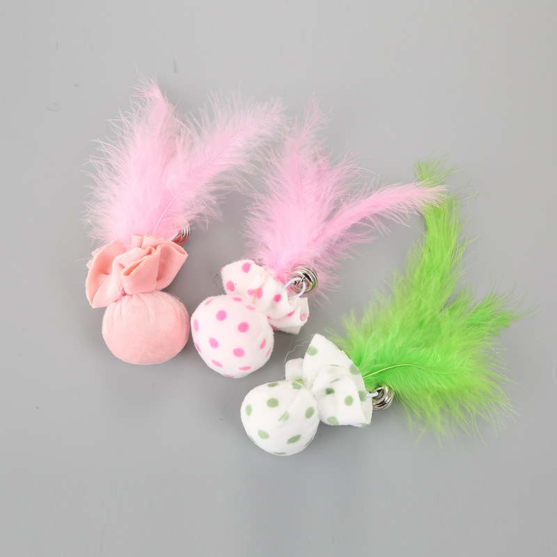 宠物猫咪玩具可爱配色毛绒球带羽毛铃铛逗猫玩具工厂现货批发跨境