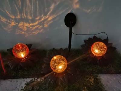 Garden courtyard to insert individuality creative a series of 3 head solar decorative light, wrought iron