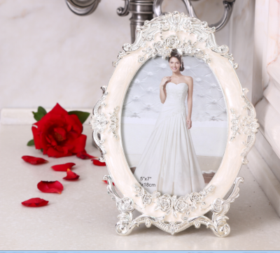 European-Style Pendulum Oval Pearl Wedding Photo Frame