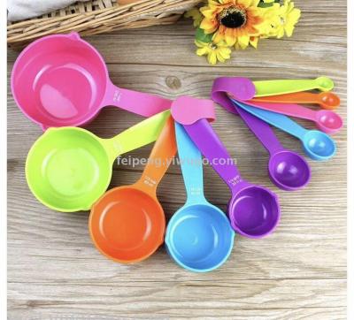 The Amount of colored plastic run measuring cup set size flour measuring spoon set
