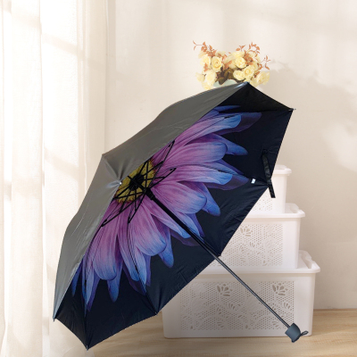 Under the Focus of the Same Style Small Black Umbrella Vinyl UV Sun Umbrella Three Fold Vinyl Flower Fashion Mini Umbrella