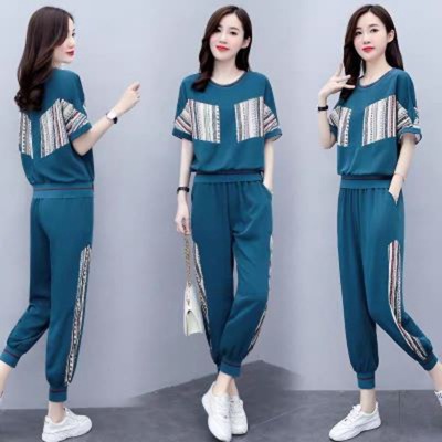 Small print ply-size suit for women in the summer of 2020, the new leisure fashion, age reduction and slimming two-piece suit