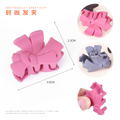 A new Popular Hair clip from Japan and South Korea has been uploaded to Instagram to capture cute plastic hair clips for children