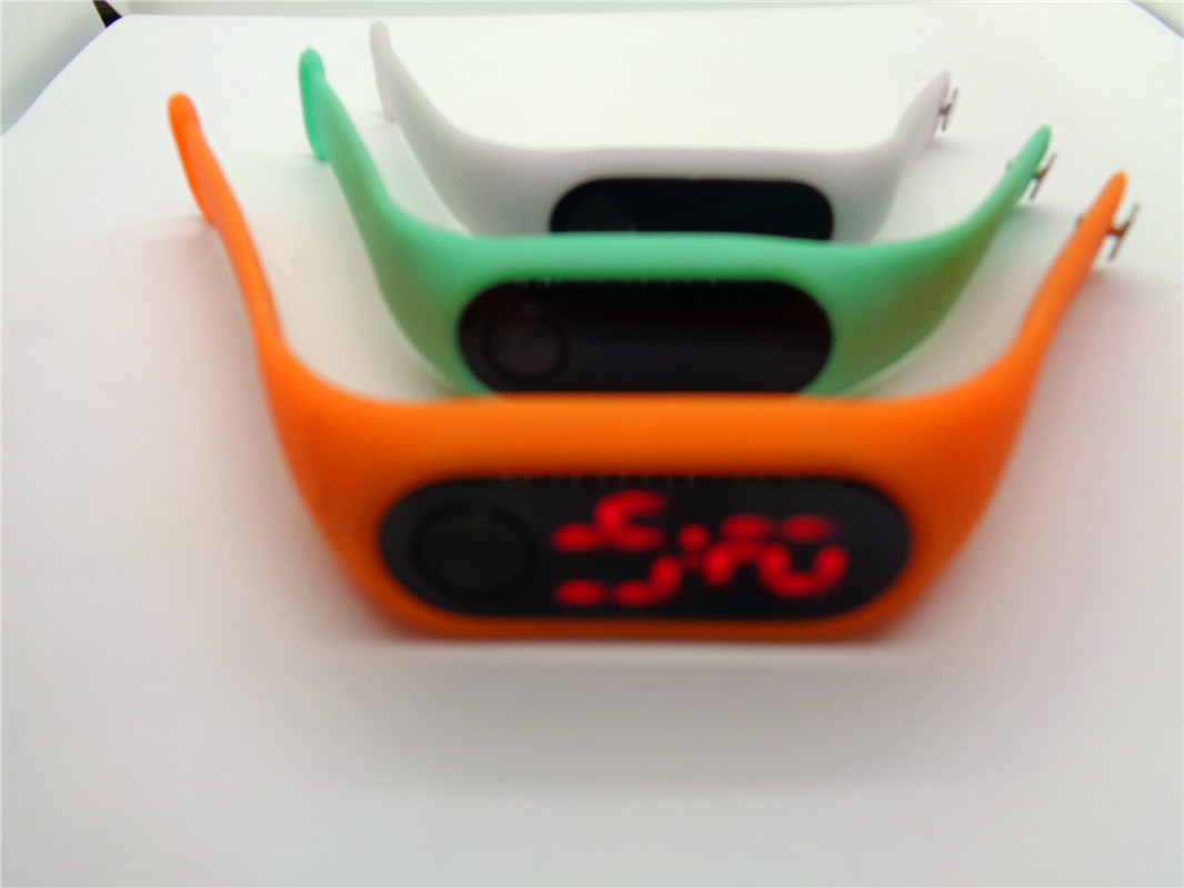 赠送礼品玩具手表 男女学生电子LED手环腕表 地摊货源厂家直销