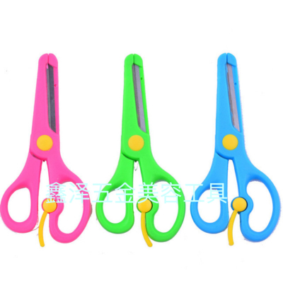 A Small Nail-Scissor Scissors for Students cai jian 5-Inch
