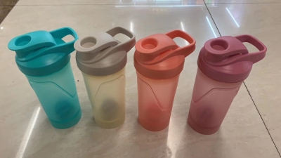 Internet Celebrity Shake Cup Milkshake with Scale Mixing Ball Fitness Men's Water Cup Female Cute Sport Protein Shake Powder Plastic Cup