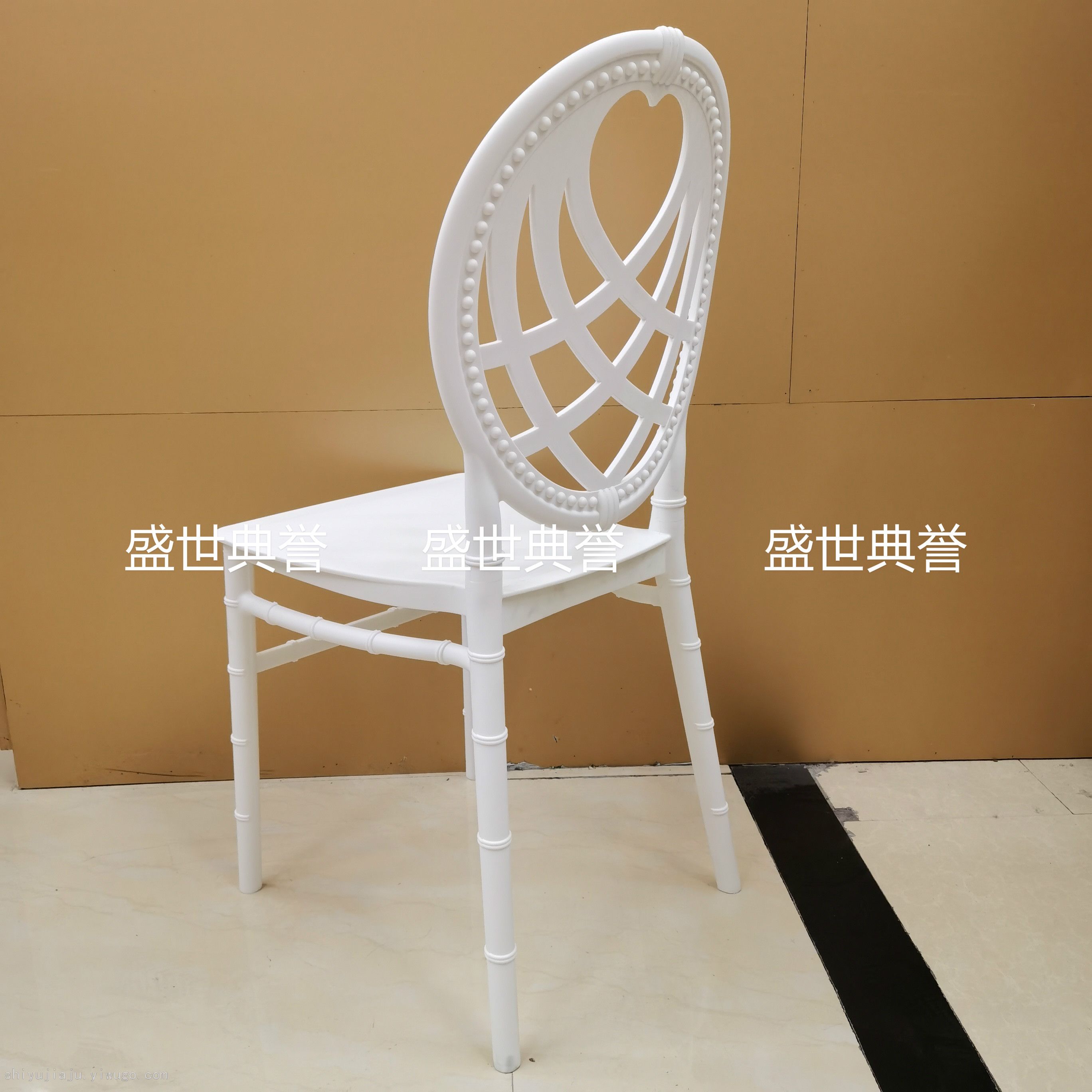 宁波外贸草坪婚礼竹节椅酒店宴会厅一体PP塑料椅子户外派对折叠椅