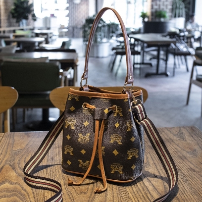 2020 Fall Winter Trend Retro New Print Bucket Bag Shoulder Crossbody Portable Large Capacity Mobile Phone Bag