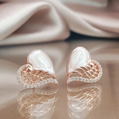 Rongyu Korean Style Japanese Style Light Jewelry Peach Love Heart Fresh Earrings Pearlescent Feather Diamond Stud Earrings Ornament Wholesale
