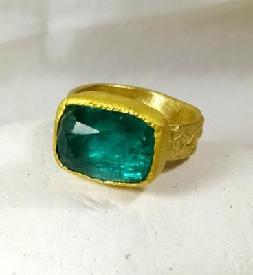 Rongyu Palaiba Emerald Green Tourmaline Ring Etching Tribal Pattern 18K Gold Plated Blue Tourmaline Ring
