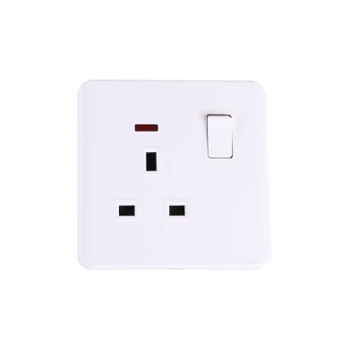 Zhejiang Nuo Electric White Home Wall Socket Switch British 13A Square Angle Plug Power Supply