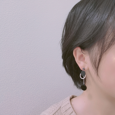 E1419-d72 Korean Unique Earring Female Elegant Black Acrylic Asymmetric Stud Earrings