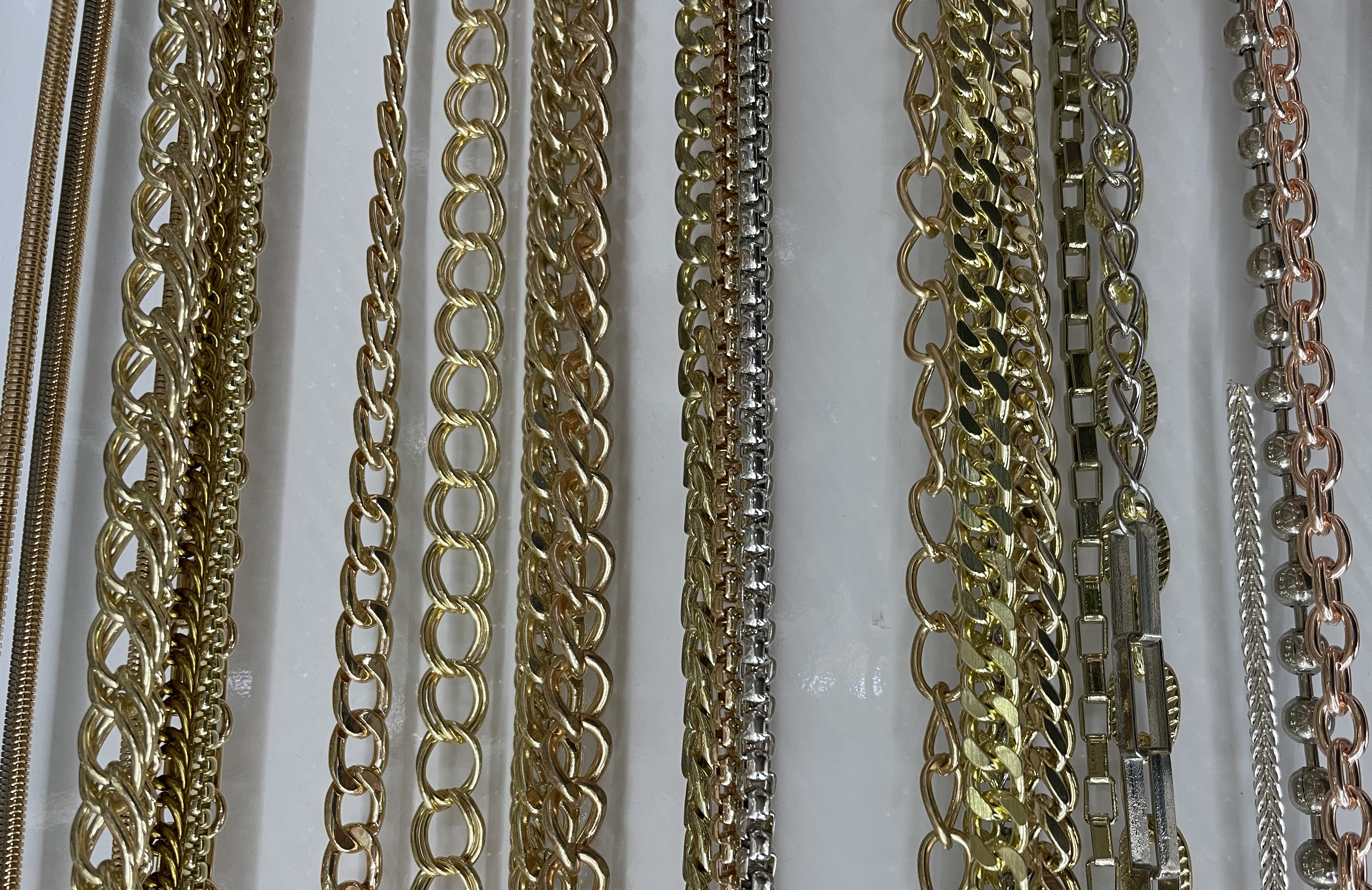 厂家批量直销五金箱包服饰配件 合金、铁质链条 拿图询价