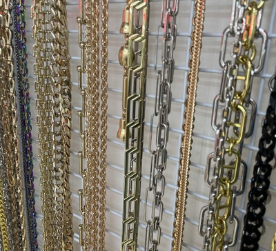 Factory Batch Direct Sales Hardware Luggage Accessories Snake Chain, NK Chain, Alloy Chain, Etc.