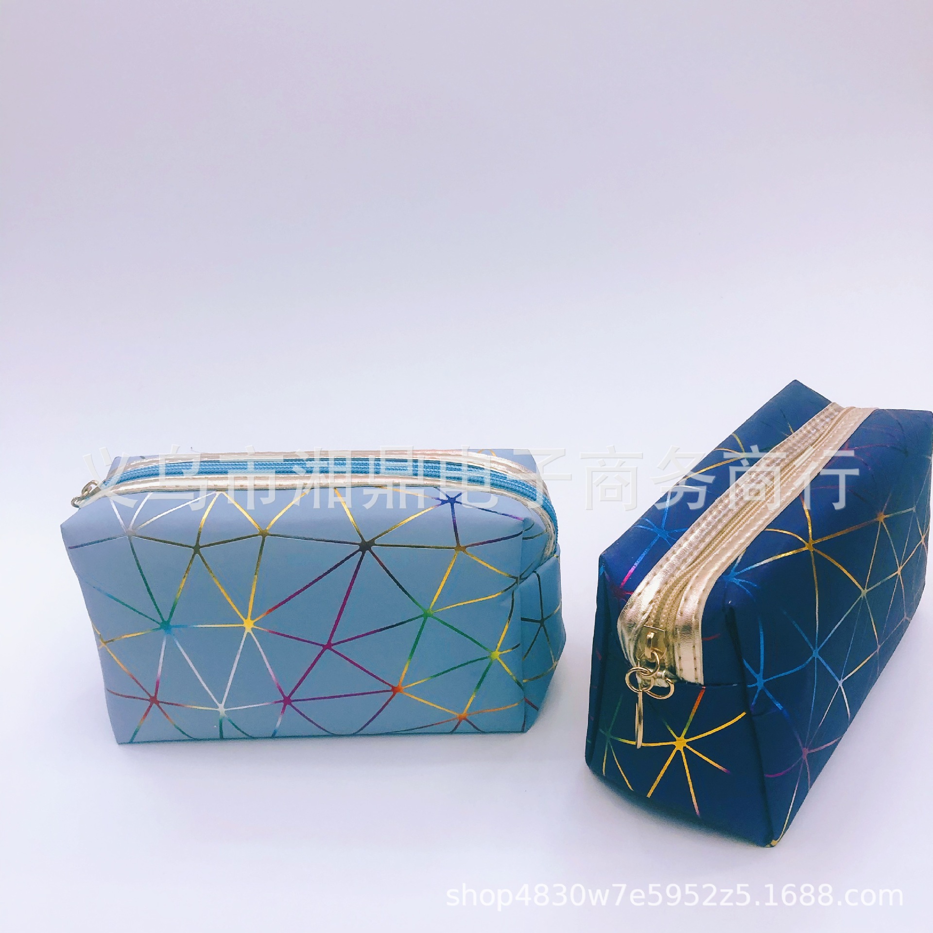 三角形几何图案彩金边时尚简约潮流化妆包收纳包旅行包皮革Ins