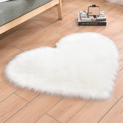 Shida Wool-like Heart-Shaped Carpet Bedroom Bedside Mats Full-Covered Living Room Coffee Table Pad Wool-like Carpet Customization