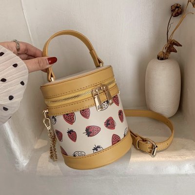 This Year's Popular Strawberry Small Bag for Women 2021 New Popular Online Red All-Match Ins Shoulder Chain Crossbody round Bag