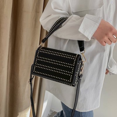 Internet Celebrity Rivet Small Bag Female 2021 New Korean-Style Chic and Unique Creative All-Match Crossbody Portable Small Square Bag Pu