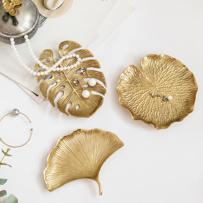 Nordic Light Luxury Tray Decoration Gold Crafts Alloy Dried Fruit Candy Storage Tray Living Room Creative Soft Ornaments