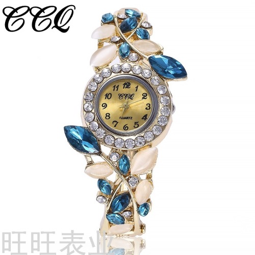 2021 foreign trade creative new retro bracelet watch fashion diamond flower women‘s fashion casual quartz watch