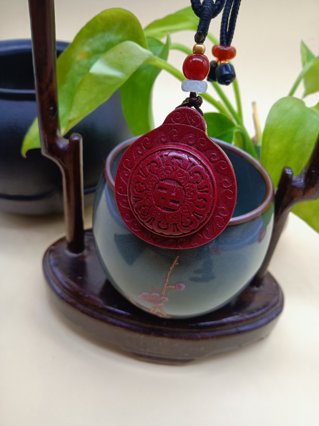 天然原矿朱砂牛年六字真言万字佛男女吊坠