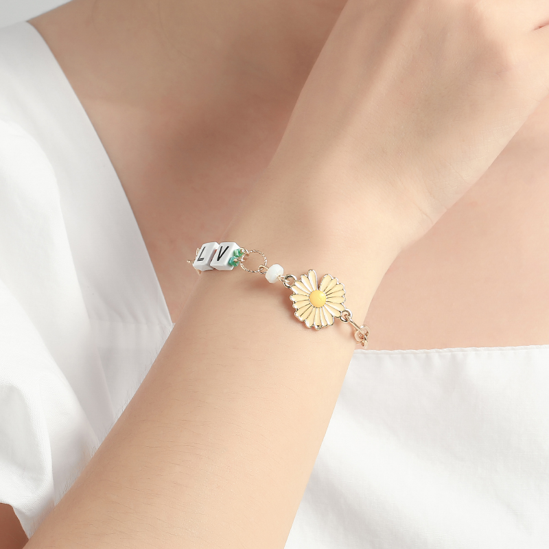 夏季风小雏菊手链女 ins小众设计多元素手环网红简约气质手饰品