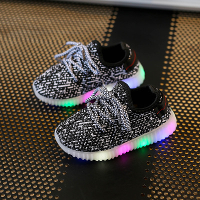 2020 Spring and Autumn Popular Children's Sports Light Shoes Led Colorful Light Flying Woven Breathable Yeezy Wholesale