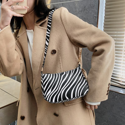 French Niche Cow Underarm Baguette Bag Women's Bag 2020 Korean Autumn and Winter New Fashion Chain Shoulder Messenger Bag