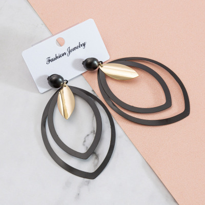 Black Gold Drop Shape Ear Rings Hollow Striped Minimalist Earrings Metal European and American High Profile Retro Geometric Earrings Sequins