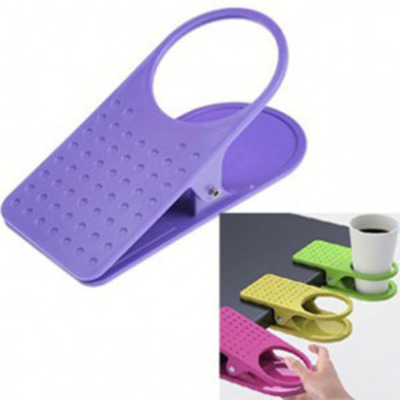 Wholesale Creative Furnishings Table Side Water Cup Clip Plastic Cup Holder Office Computer Desk Side Tea Cup Clip