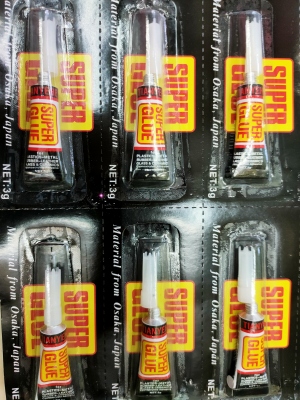 Super Glue Old Black Card Small Black Card 502 Glue, Strong Instant Adhesive 3G with Needle,