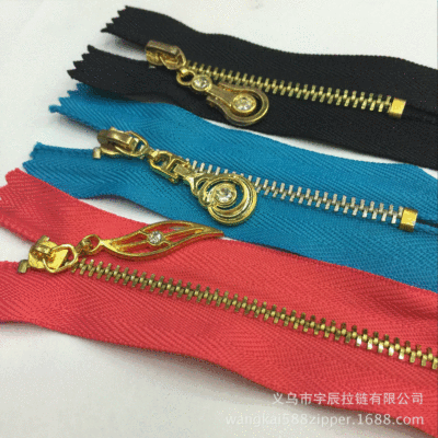Manufacturer Customized No. 3 Brass Closed Metal Zipper All Kinds of Fancy Pull Head Clothing Bag Zipper