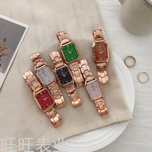 Hot-Selling New Arrival Retro Steel Belt Small Square Women‘s Watch Simple Niche Temperament Women‘s Quartz Watch Fashion Quartz Watch