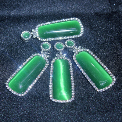 Live Supply Green Opal Pendant Safe Emerald Full Diamond Luxury Inlaid Pendant T-Type Elegant Pendant