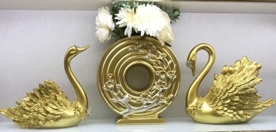 Resin Decorations Modern Creative Golden Heart-to-Heart Swan Set Three Hallway Home Decoration Factory Direct Sales