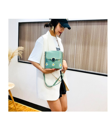 Factory Exclusive Supply New Korean Style Fashion Bucket Bag Internet Celebrity Women's Bag Fresh Sweet Shoulder Messenger Bag Wholesale Custom