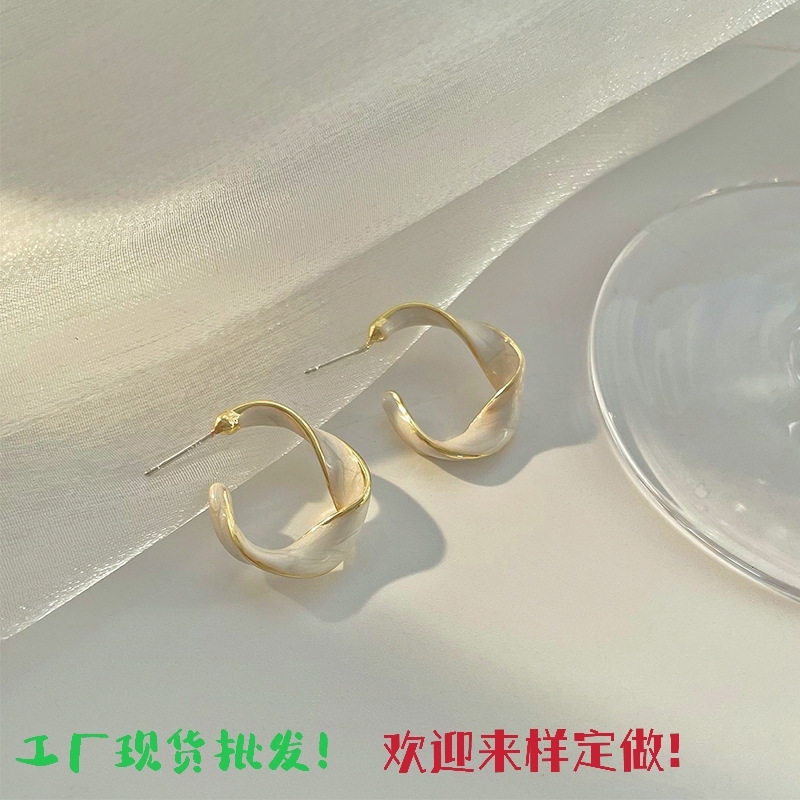 韩国法式不规则螺旋奶油白耳环女新款S925银针小众设计感简约耳饰