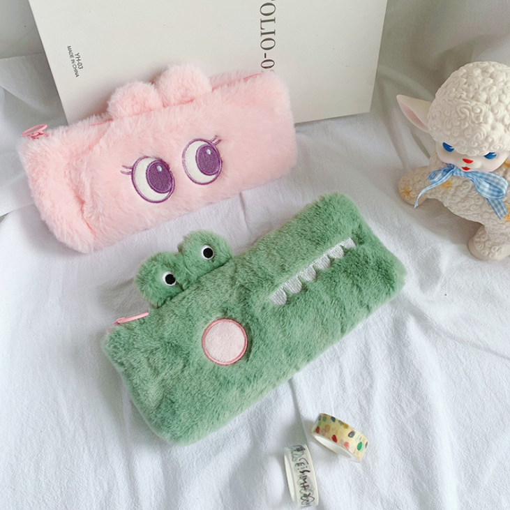 新款毛绒大容量笔袋可爱卡通文具收纳袋便携式简约学生文具盒
