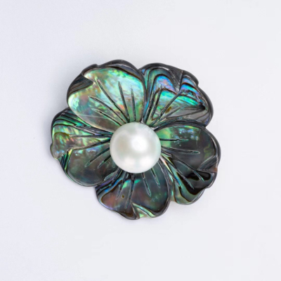 Upscale Retro Natural Abalone Fritillary Freshwater Pearl Carved Brooch Stylish and Personalized Flower Magnet Corsage for Women