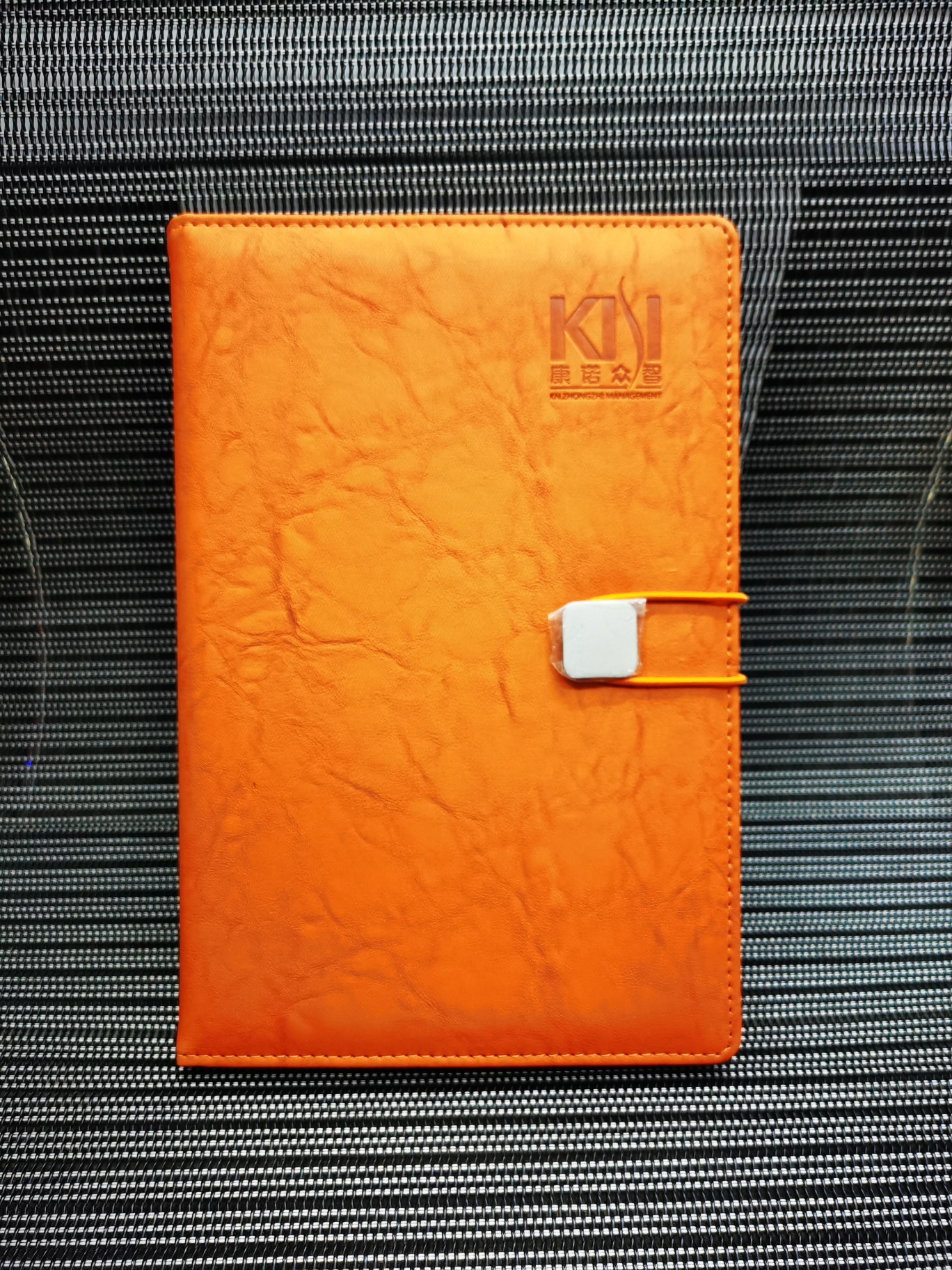 爱马仕橙色PU笔记本 方扣亚光记事本 金属松紧带日记本子