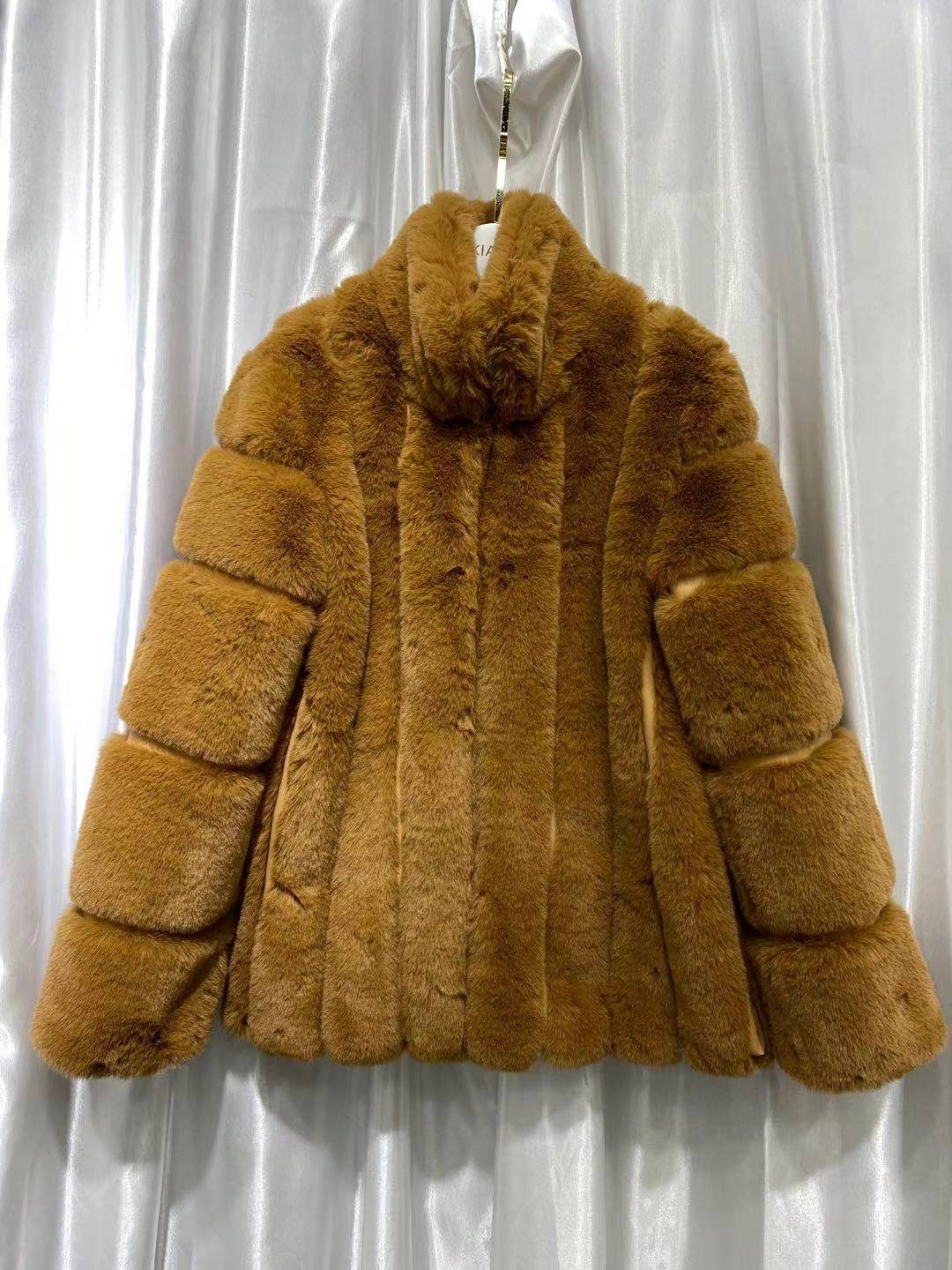 防獭兔毛拼接款衣服