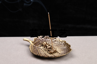 New--
Name: Ant Moving Incense Holder
Material: Brass
Weight: 162.67G